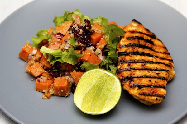 Sund frokost til børn grillet kylling quinoa